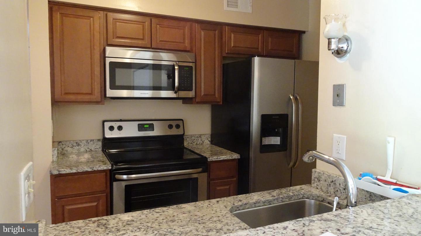 5805 P Royal Ridge Drive Springfield, VA 22152 - Photo 3 of 15