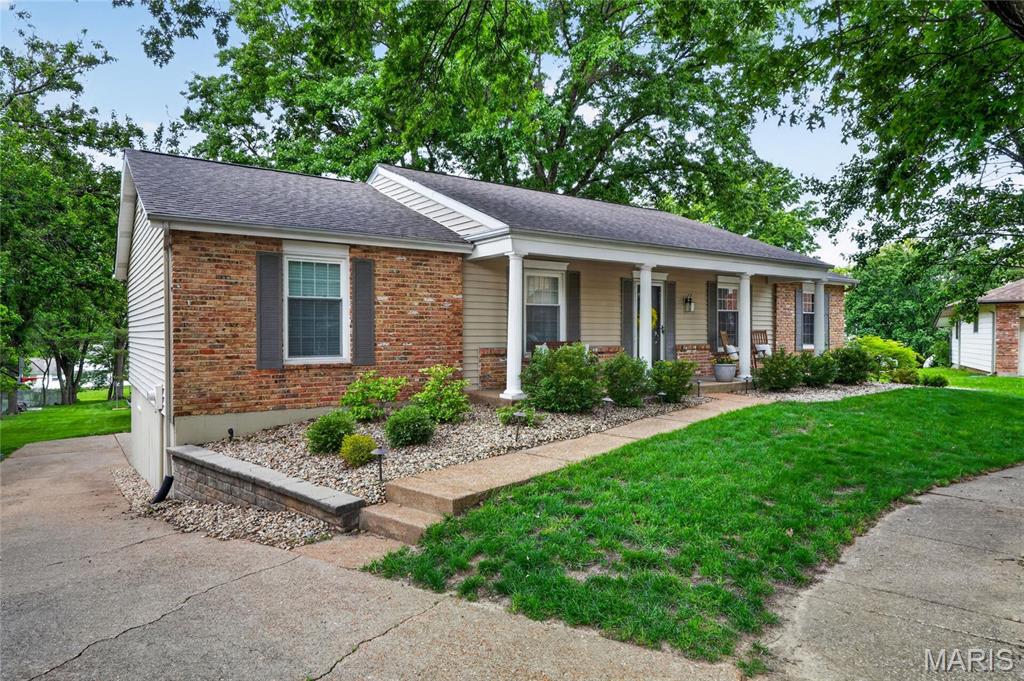 15580 Clover Ridge Drive Chesterfield, MO 63017 - Photo 3 of 45 Gallery Image 3