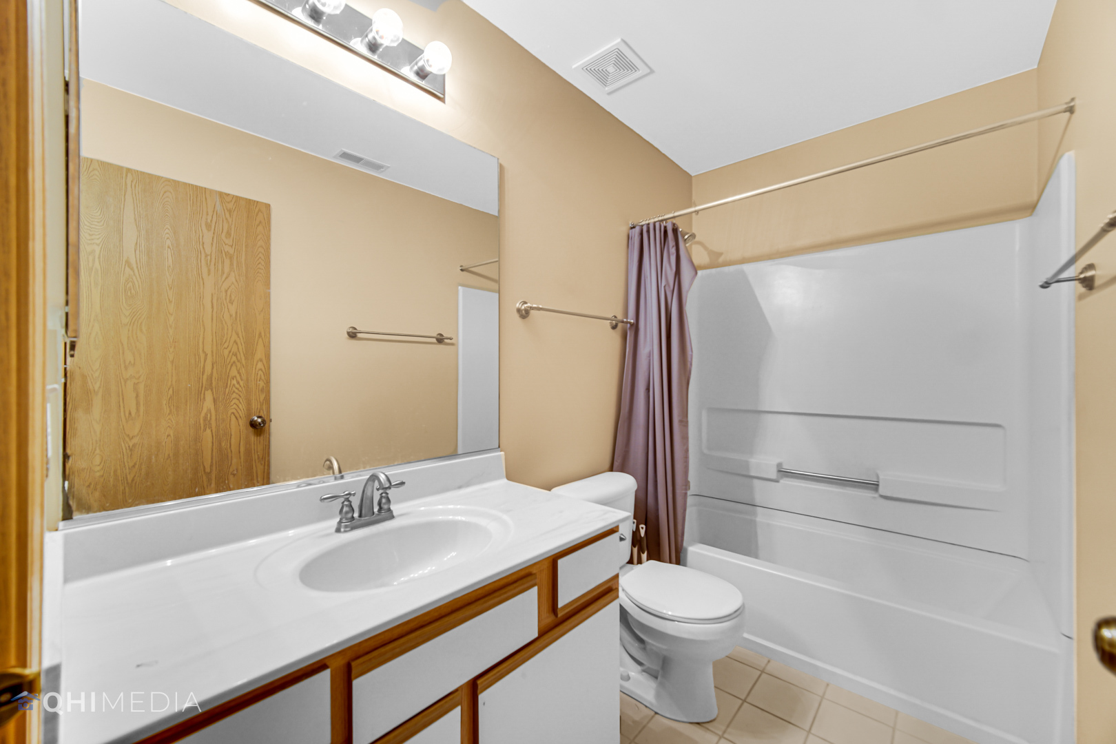 21432 Georgetown Drive Plainfield, IL 60544 - Photo 20 of 24 a bathroom with a sink toilet and shower