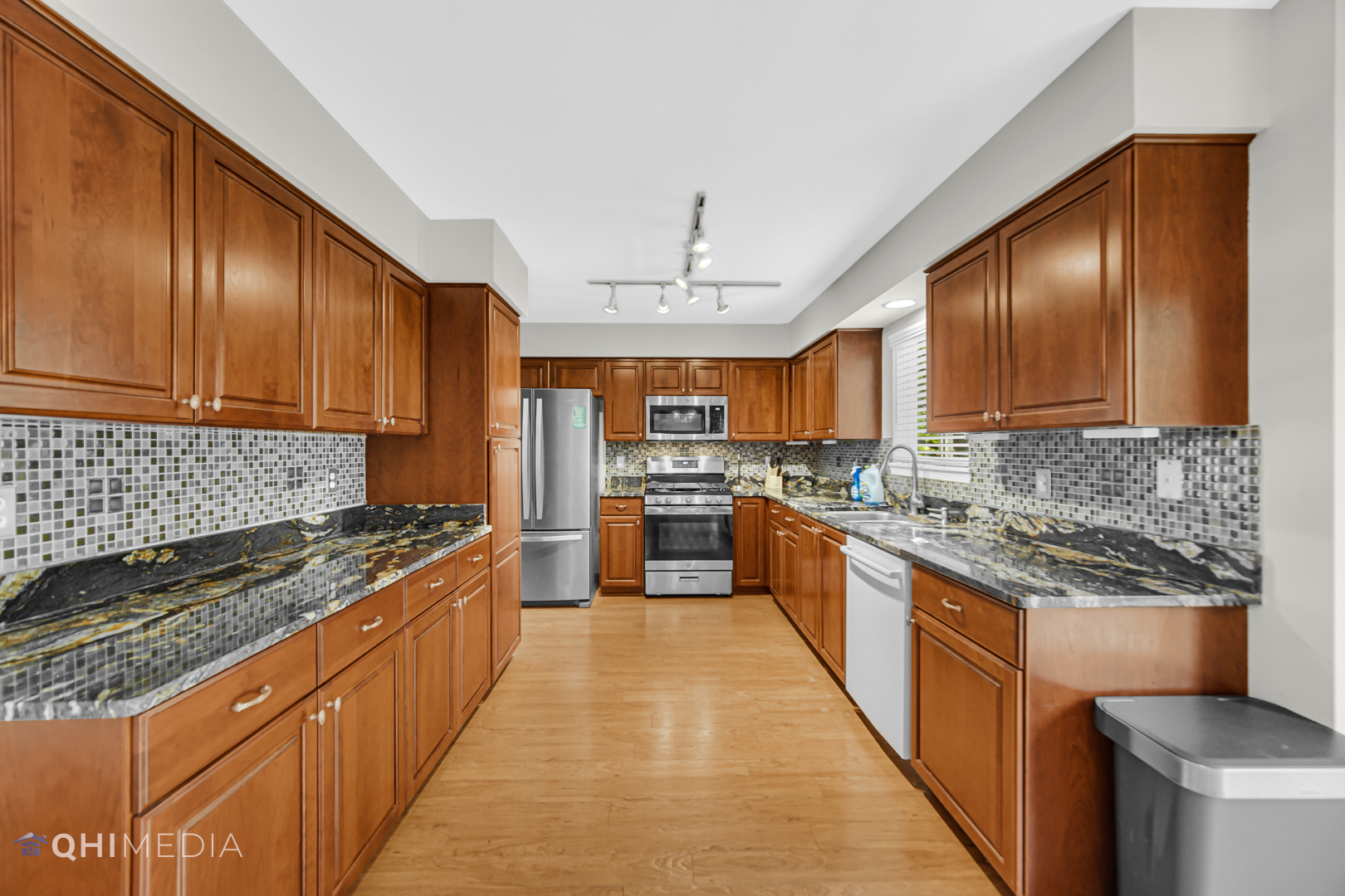 21432 Georgetown Drive Plainfield, IL 60544 - Photo 3 of 24 a large kitchen with stainless steel appliances granite countertop a stove and a sink