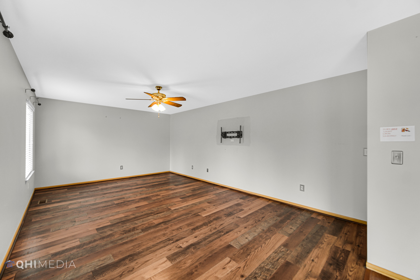 21432 Georgetown Drive Plainfield, IL 60544 - Photo 10 of 24 a view of empty room with wooden floor