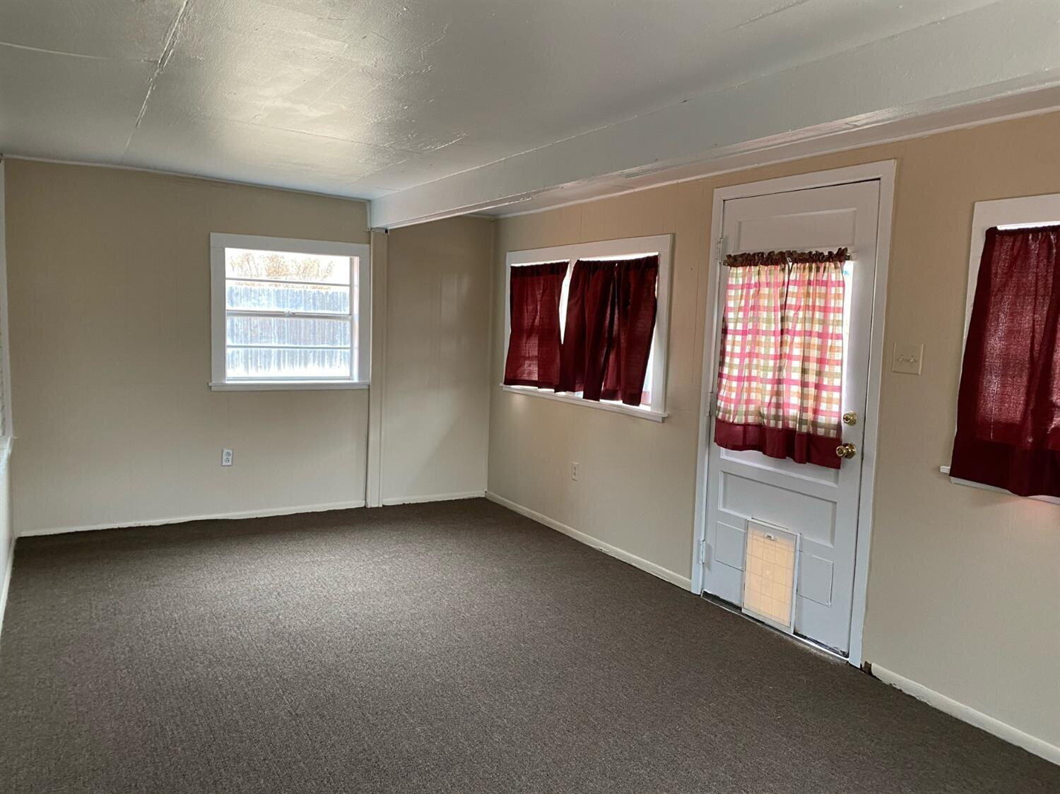 3011 55th Street Lubbock, TX 79413 - Photo 22 of 25 an empty room with windows