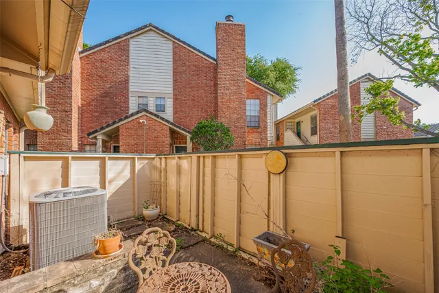 $164,900 | 2211 South Kirkwood Road, Unit 19, Houston, TX 77077