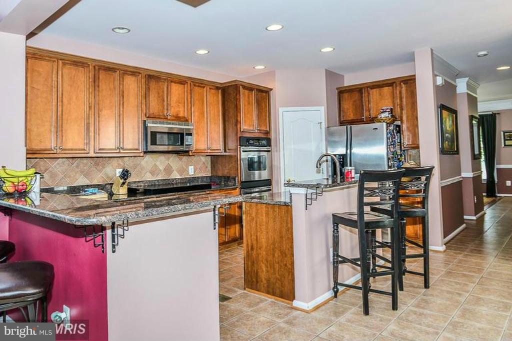 21590 Merion Street Ashburn, VA 20147 - Photo 8 of 30 Kitchen