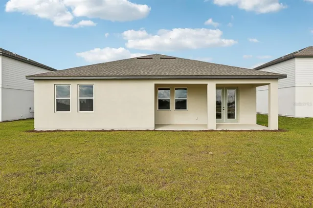 a view of a house with a yard