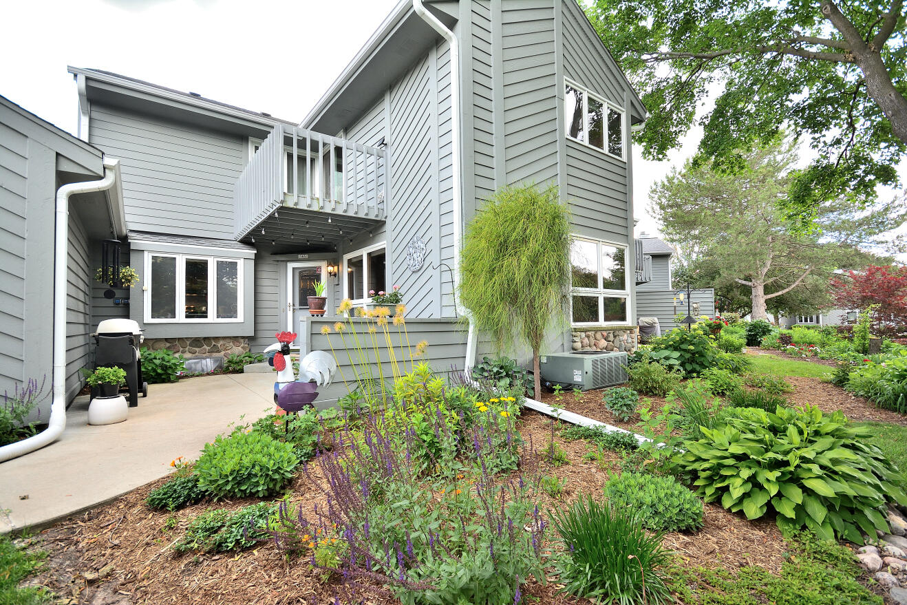15651 West Ridge Road New Berlin, WI 53151 - Photo 1 of 27 MAIN