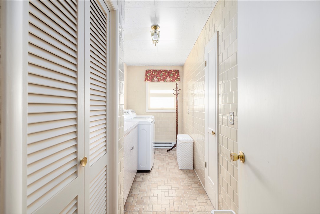 1173 Main Road Tiverton, RI 02878 - Photo 16 of 40 first floor between bedrooms