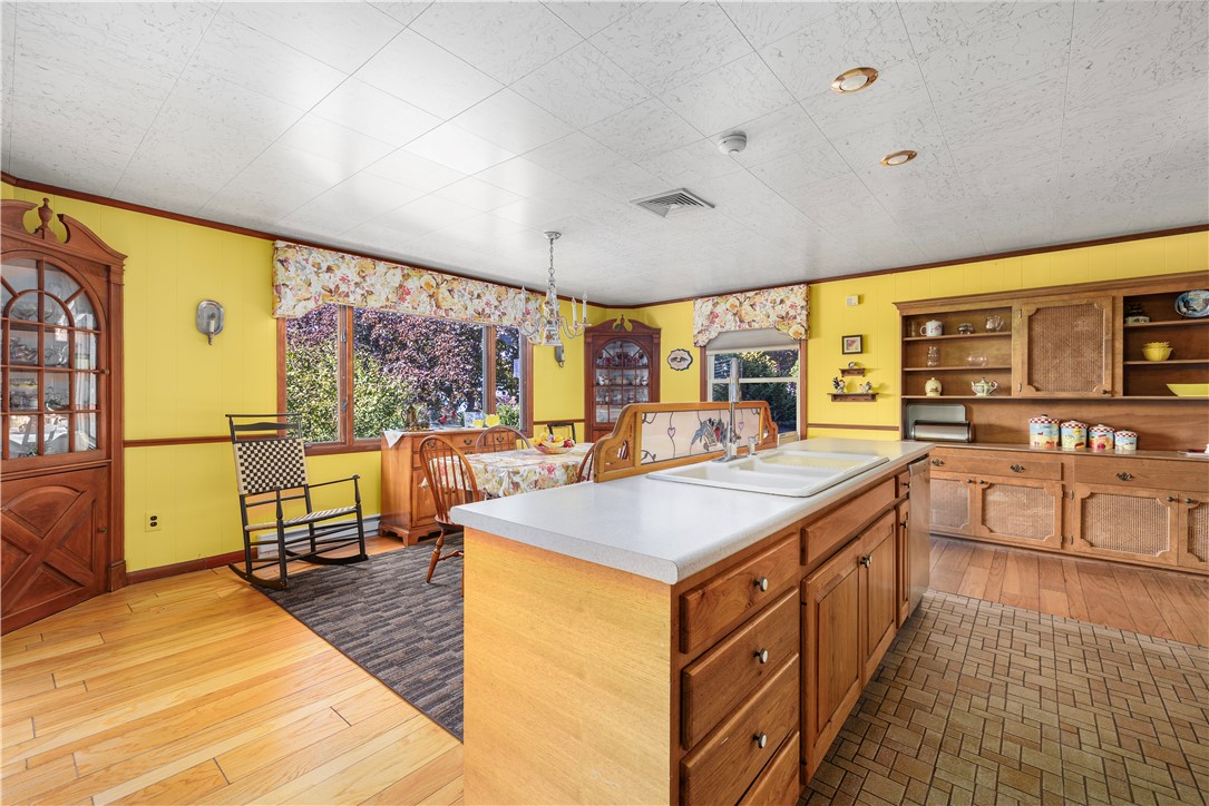 1173 Main Road Tiverton, RI 02878 - Photo 7 of 40