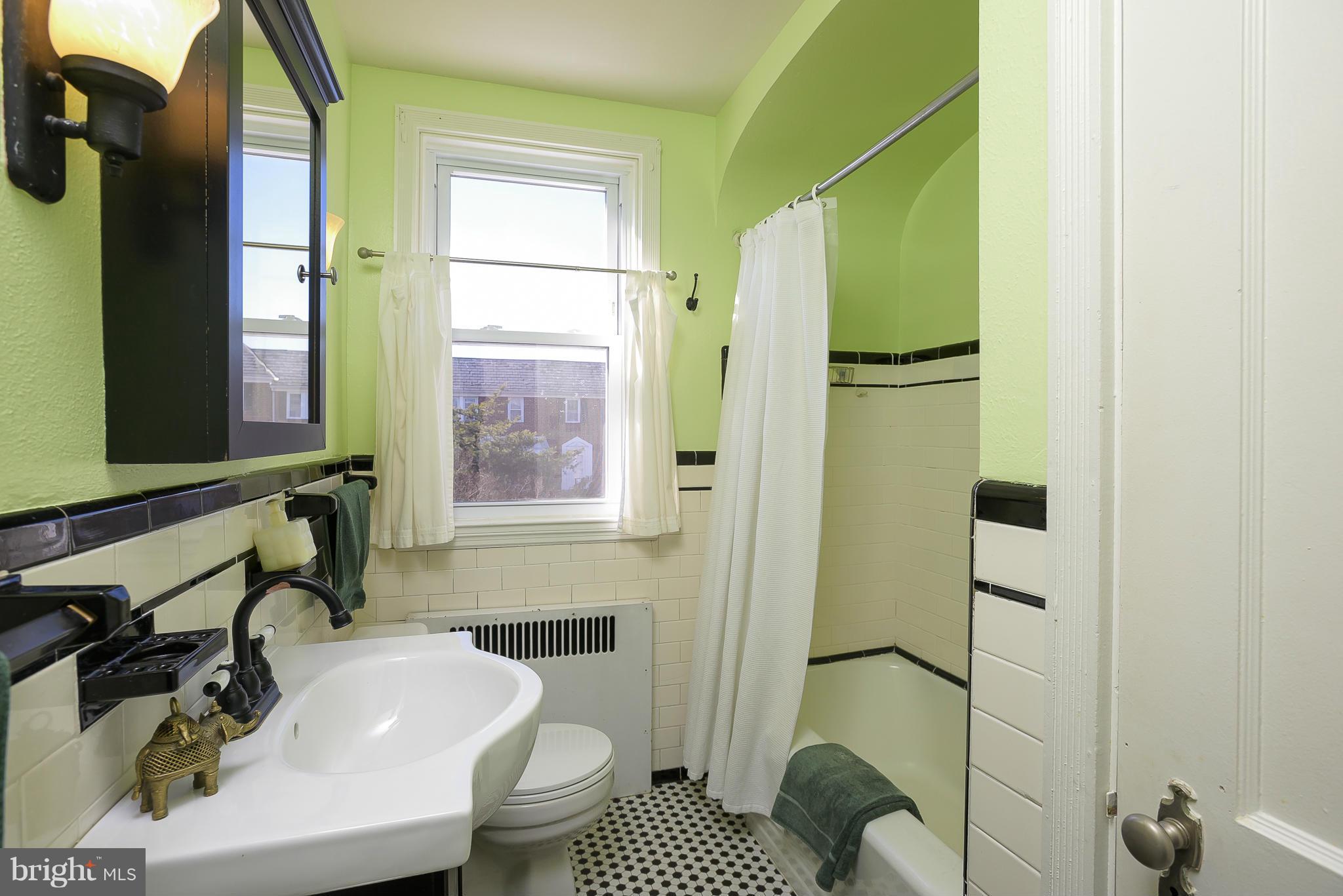 435 Overbrook Road Catonsville, MD 21228 - Photo 18 of 30 Bathroom 1