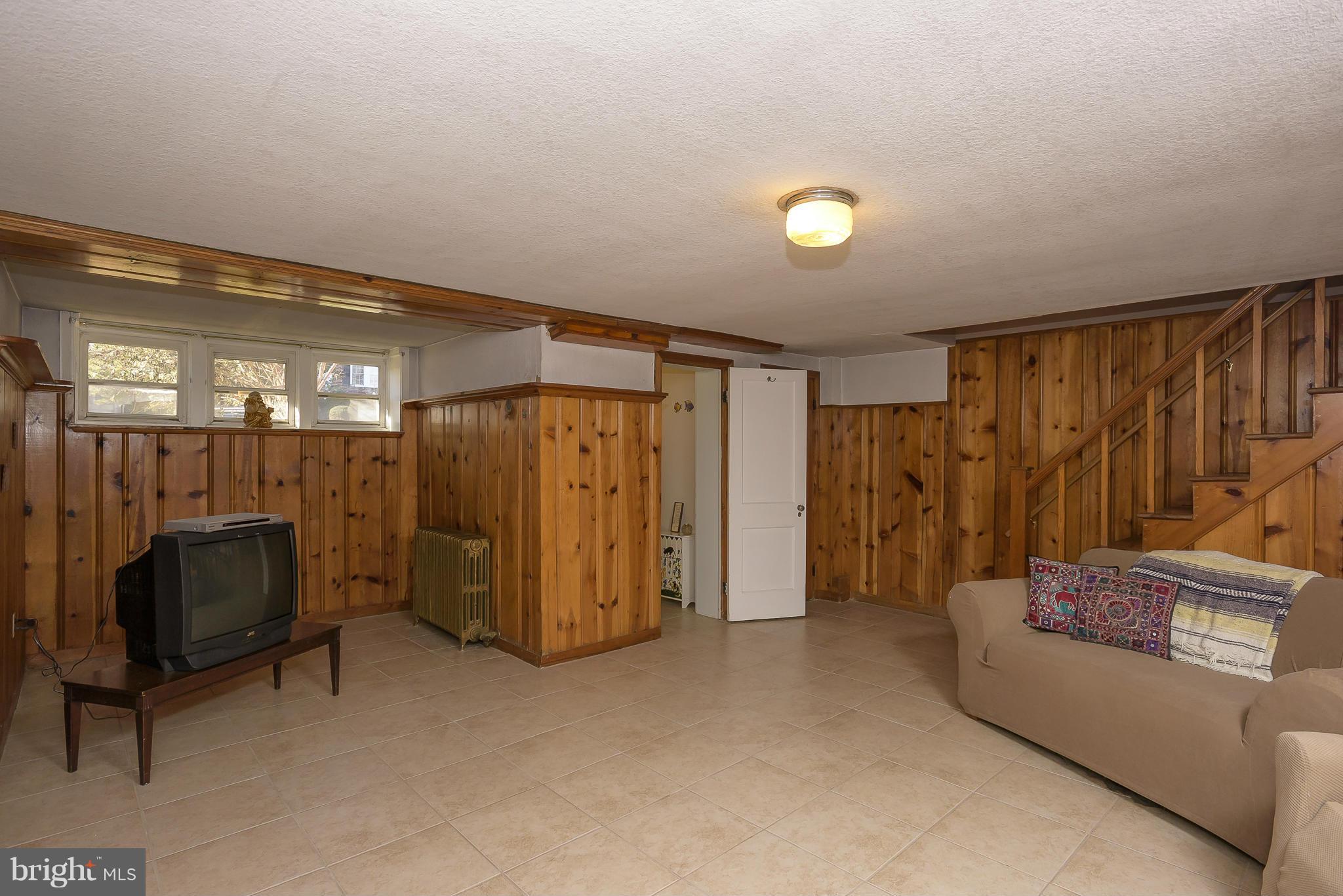435 Overbrook Road Catonsville, MD 21228 - Photo 22 of 30 Family Room