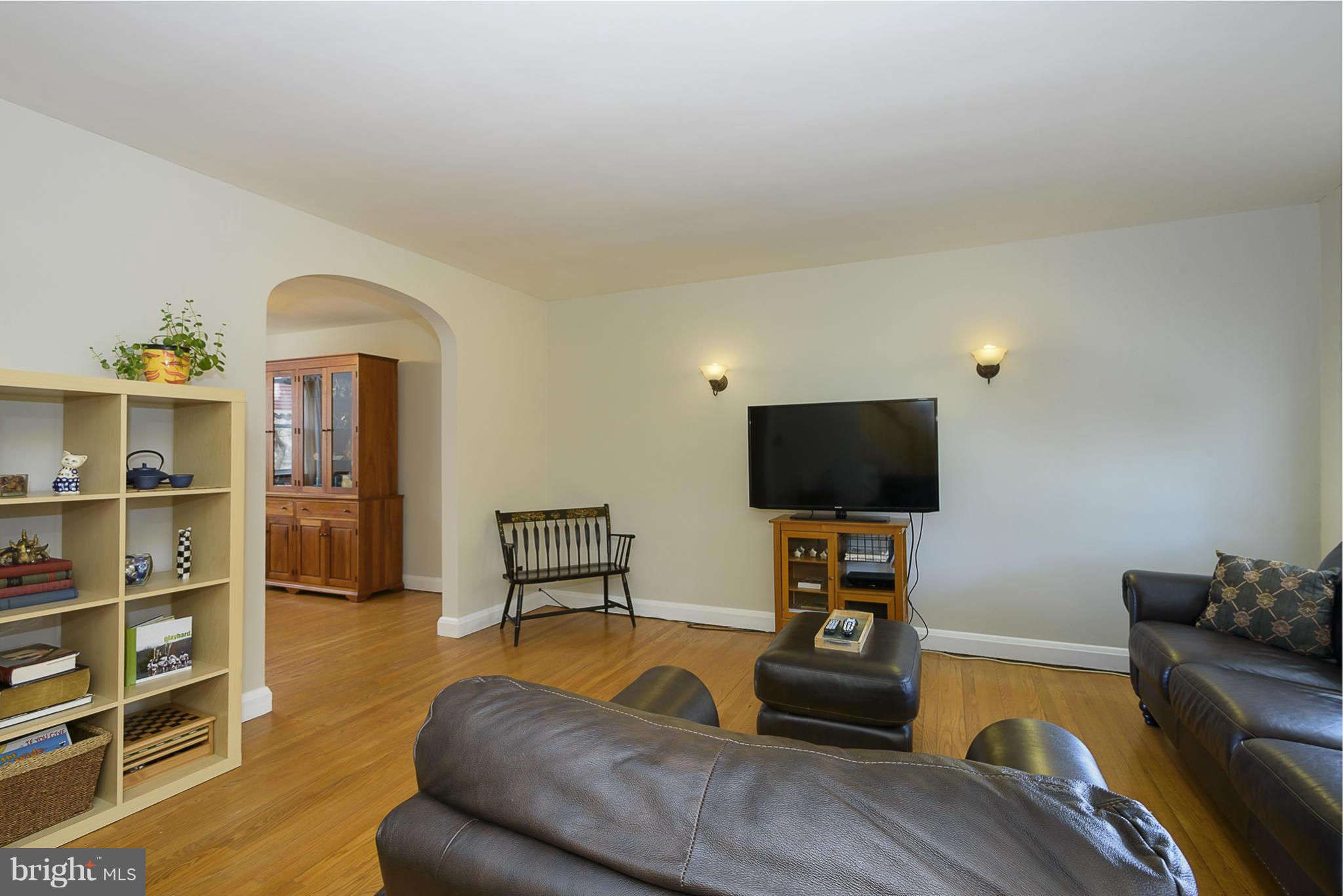 435 Overbrook Road Catonsville, MD 21228 - Photo 5 of 30 Foyer to Living Room