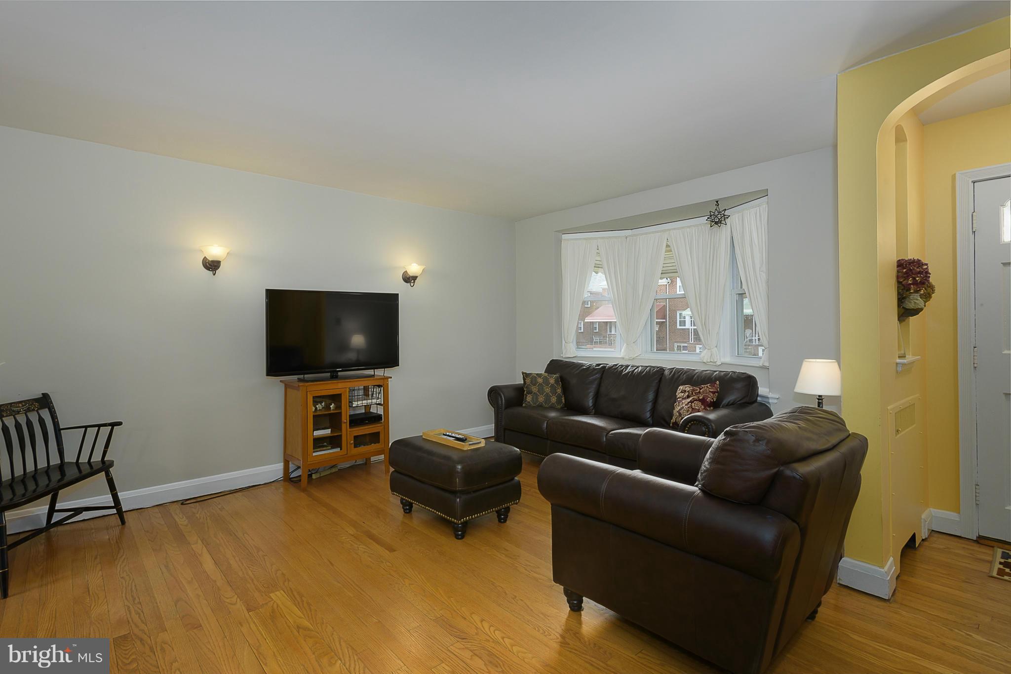 435 Overbrook Road Catonsville, MD 21228 - Photo 6 of 30 Living Room