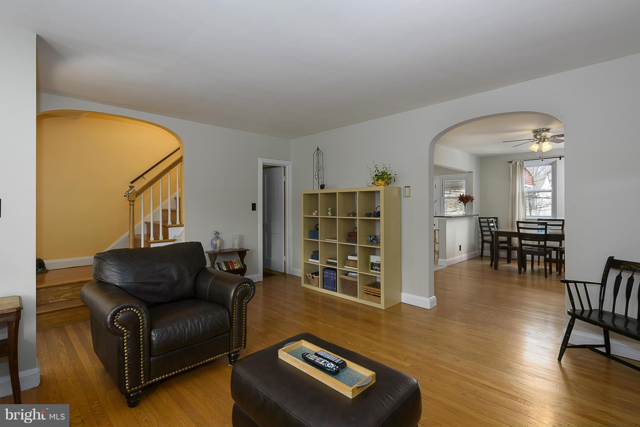 435 Overbrook Road Catonsville, MD 21228 - Photo 8 of 30 Living Room