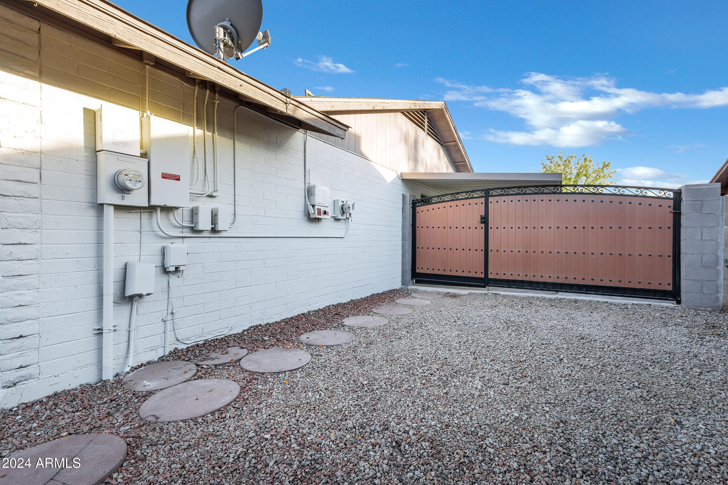 3701 West Phelps Road Phoenix, AZ 85053 - Photo 8 of 46 a backyard of a house