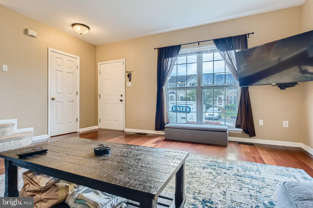 5217 Red Hill Way Rosedale, MD 21237 - Photo 7 of 28 Living Room