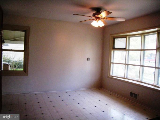 823 Brice Road Rockville, MD 20852 - Photo 3 of 29 Kitchen/Dining Room