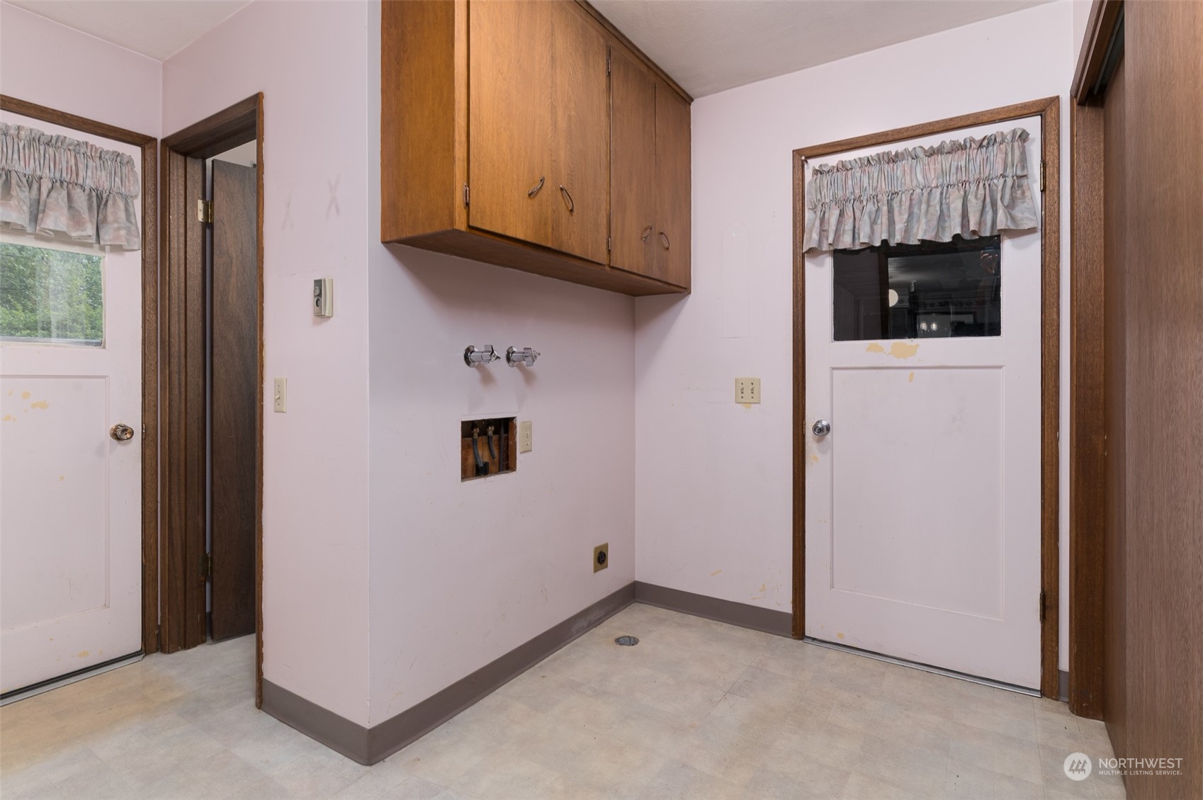 1275 West Axton Road Ferndale, WA 98248 - Photo 13 of 30 a view of an empty room with cabinet and a window
