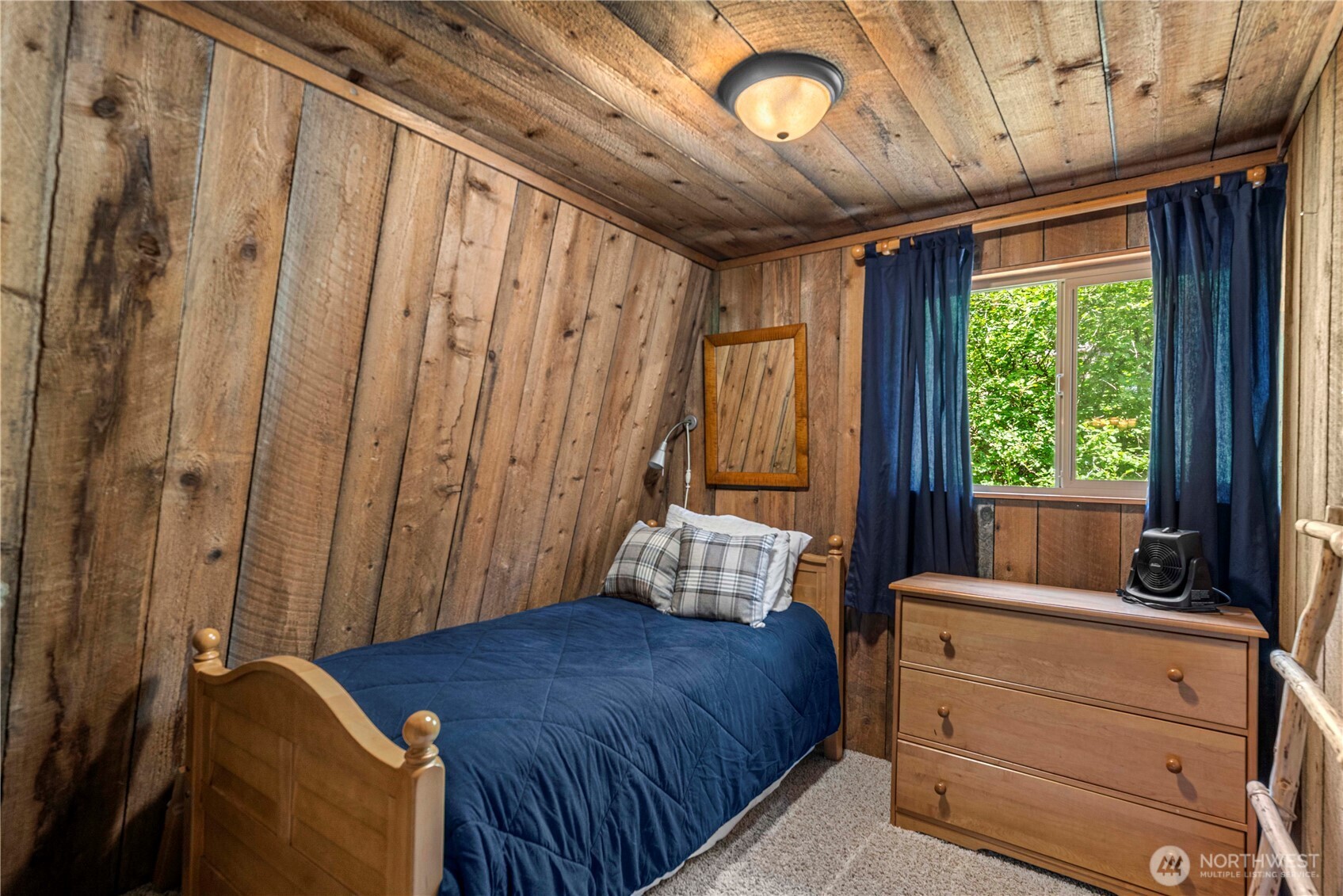 20 Deer Point Lane Ronald, WA 98940 - Photo 18 of 28 a bedroom with furniture and large windows