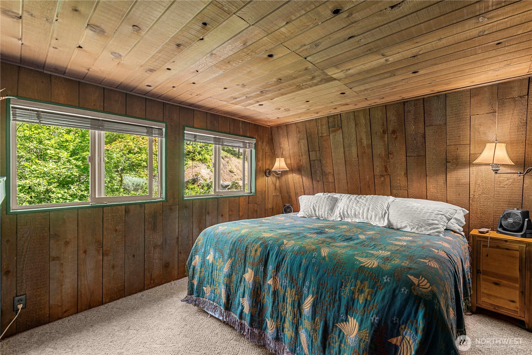 20 Deer Point Lane Ronald, WA 98940 - Photo 20 of 28 a bed sitting in a spacious bedroom next to a window