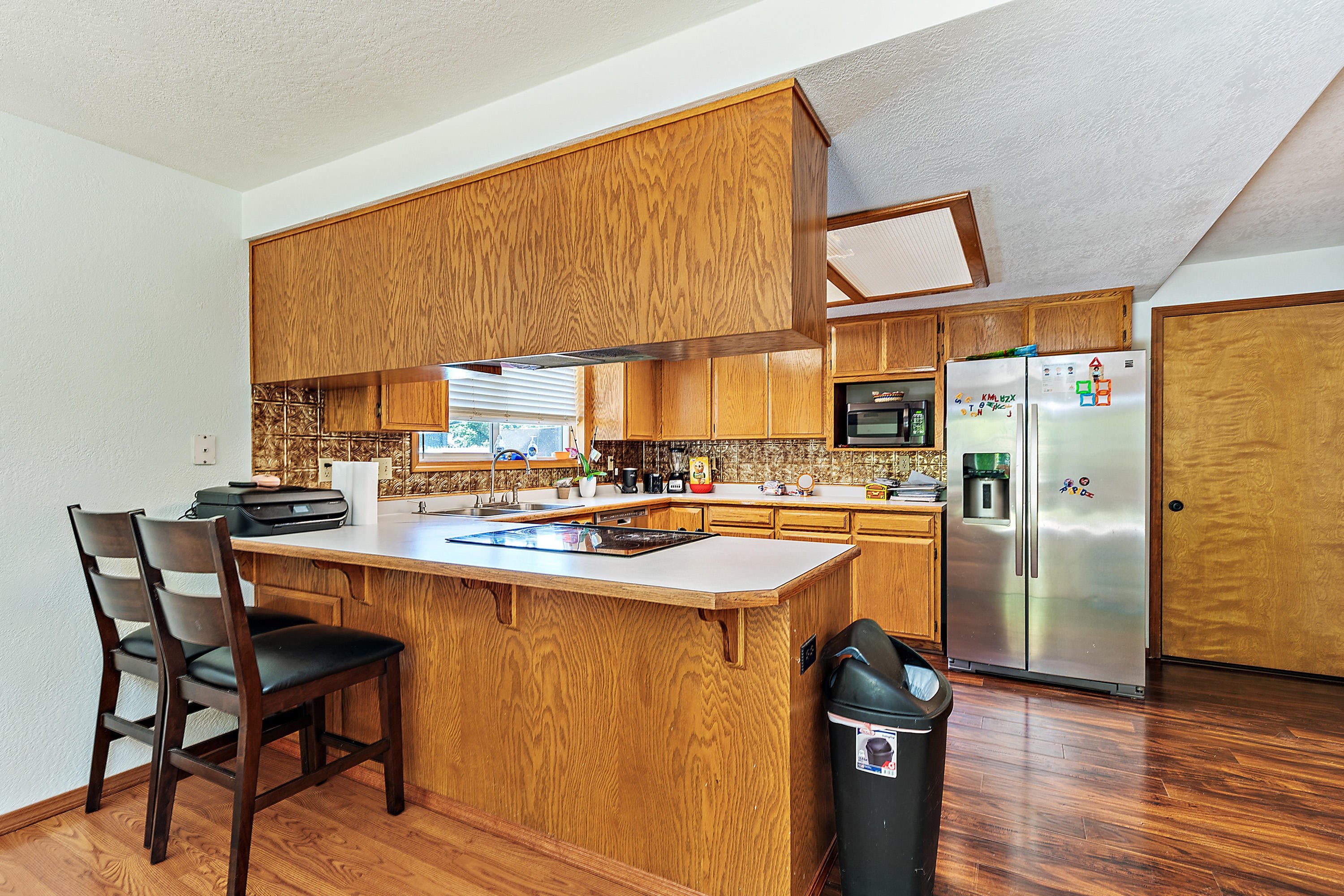 2572 Roberts Road Medford, OR 97504 - Photo 8 of 33 Breakfast Bar