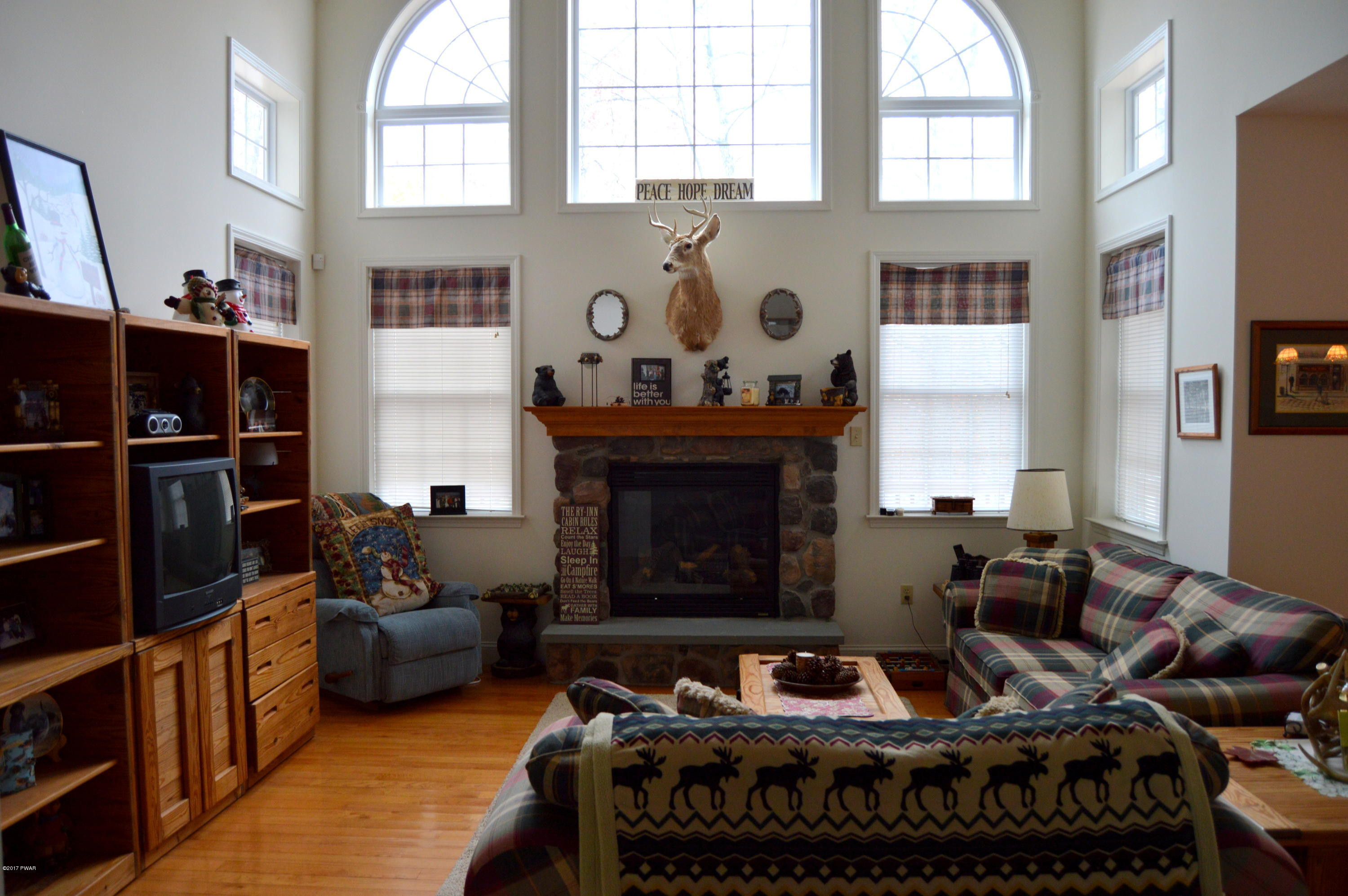 282 Lakeview Road Lackawaxen, PA 18435 - Photo 8 of 26 DSC_0009