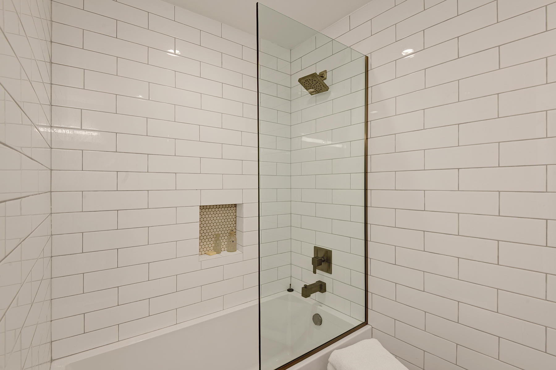 4 Palomino Road Palm Springs, CA 92264 - Photo 27 of 34 GUEST BEDROOM 3 BATHROOM SHOWER MLS