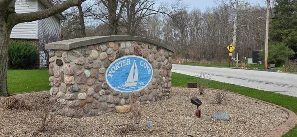 $405,000 | 1367 Dixon Parkway, Chesterton, IN 46304