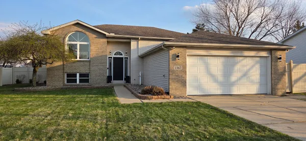 $405,000 | 1367 Dixon Parkway, Chesterton, IN 46304
