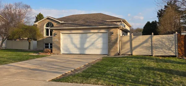 $405,000 | 1367 Dixon Parkway, Chesterton, IN 46304
