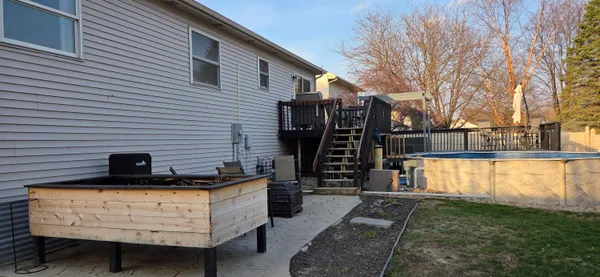 $405,000 | 1367 Dixon Parkway, Chesterton, IN 46304