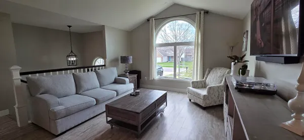 $405,000 | 1367 Dixon Parkway, Chesterton, IN 46304