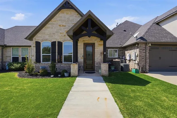 $1,225,900 | 1201 East Iberian Court, Granbury, TX 76048