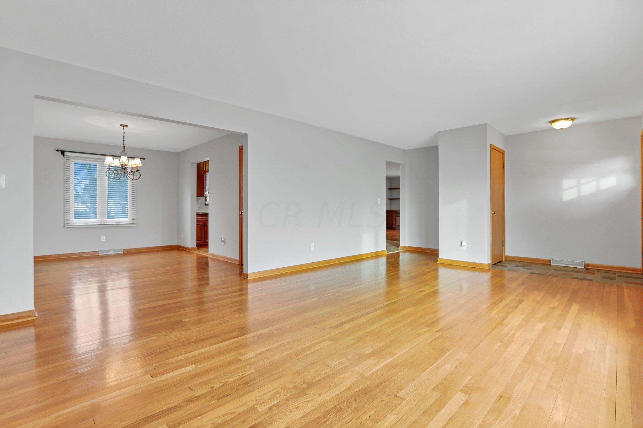252 Derby Downs Road Newark, OH 43055 - Photo 2 of 64 Living Room