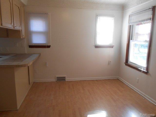 10990 Roxbury Street Detroit, MI 48224 - Photo 4 of 8 DINING ROOM