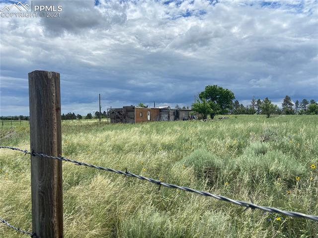 6451 South Johnson Road Rush, CO 80833 - Photo 19 of 46 Fenced in area