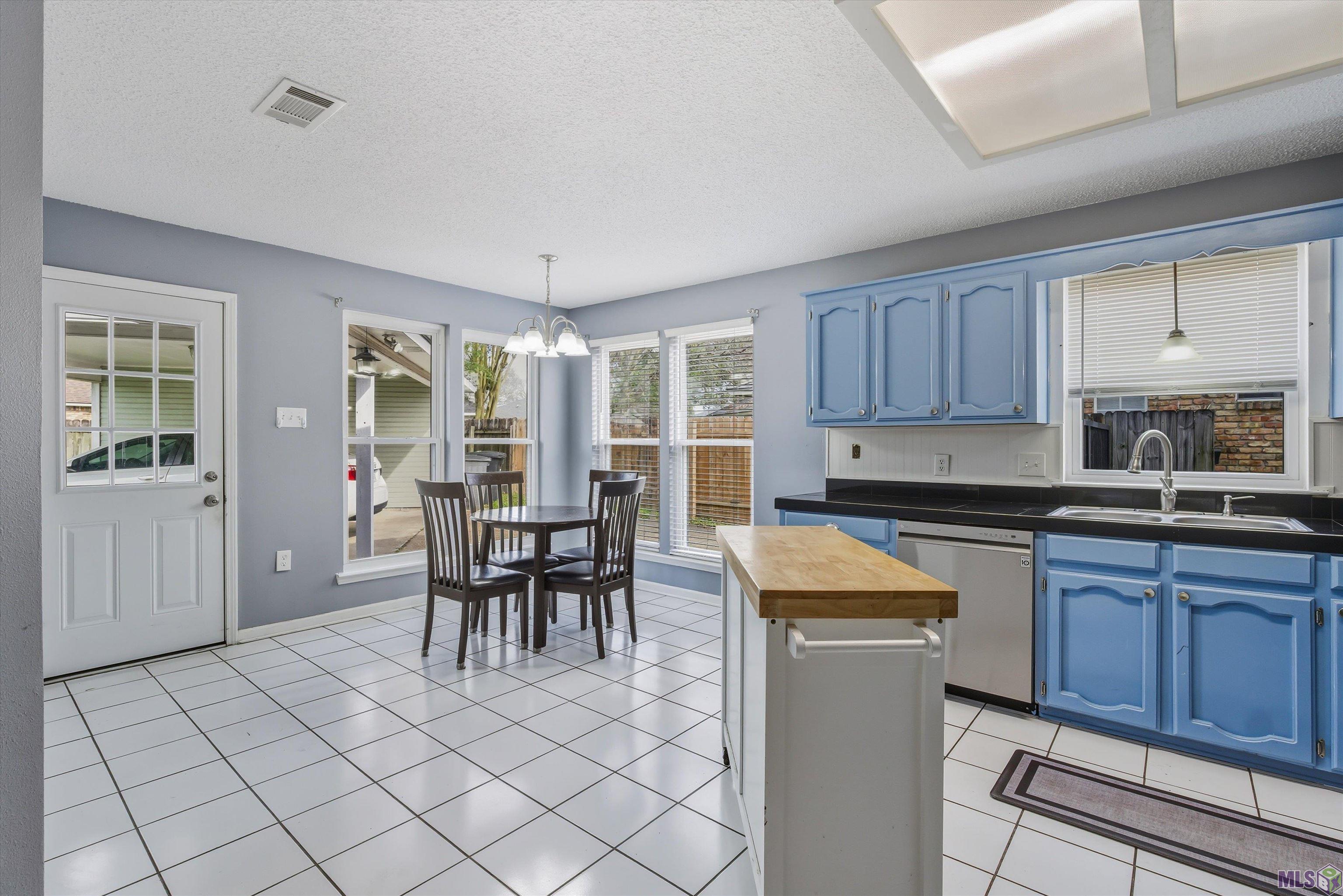 4445 Country Hill Drive Baton Rouge, LA 70817 - Photo 3 of 15