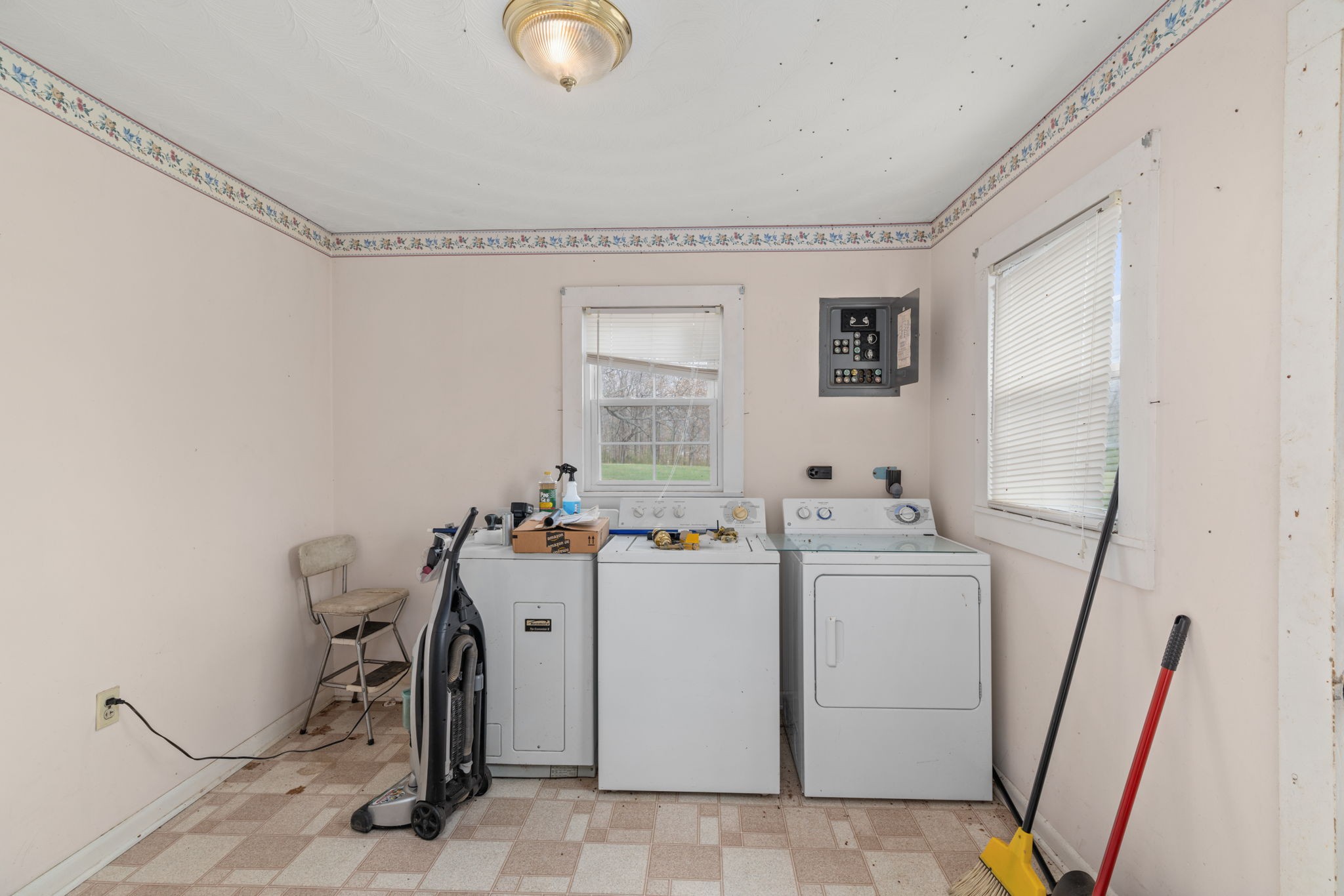11051 Highway 64 Lexington, AL 35648 - Photo 10 of 44 a room with dryer and washer