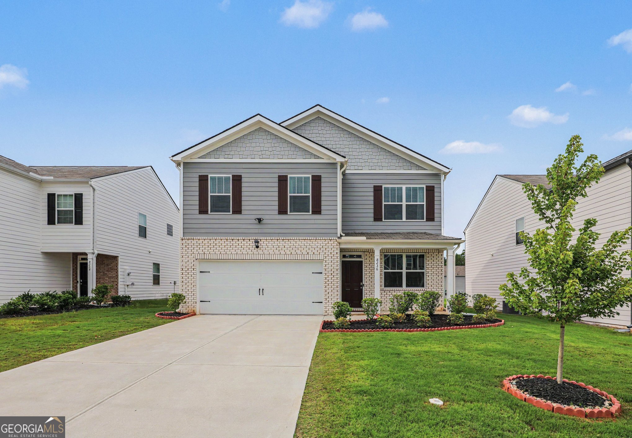 8236 Castleton Drive Fairburn, GA 30213 - Photo 2 of 35