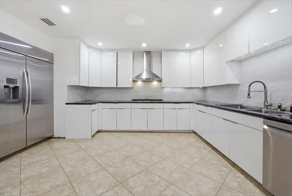 $17,000 | 20100 Northeast 20th Court, Miami, FL 33179