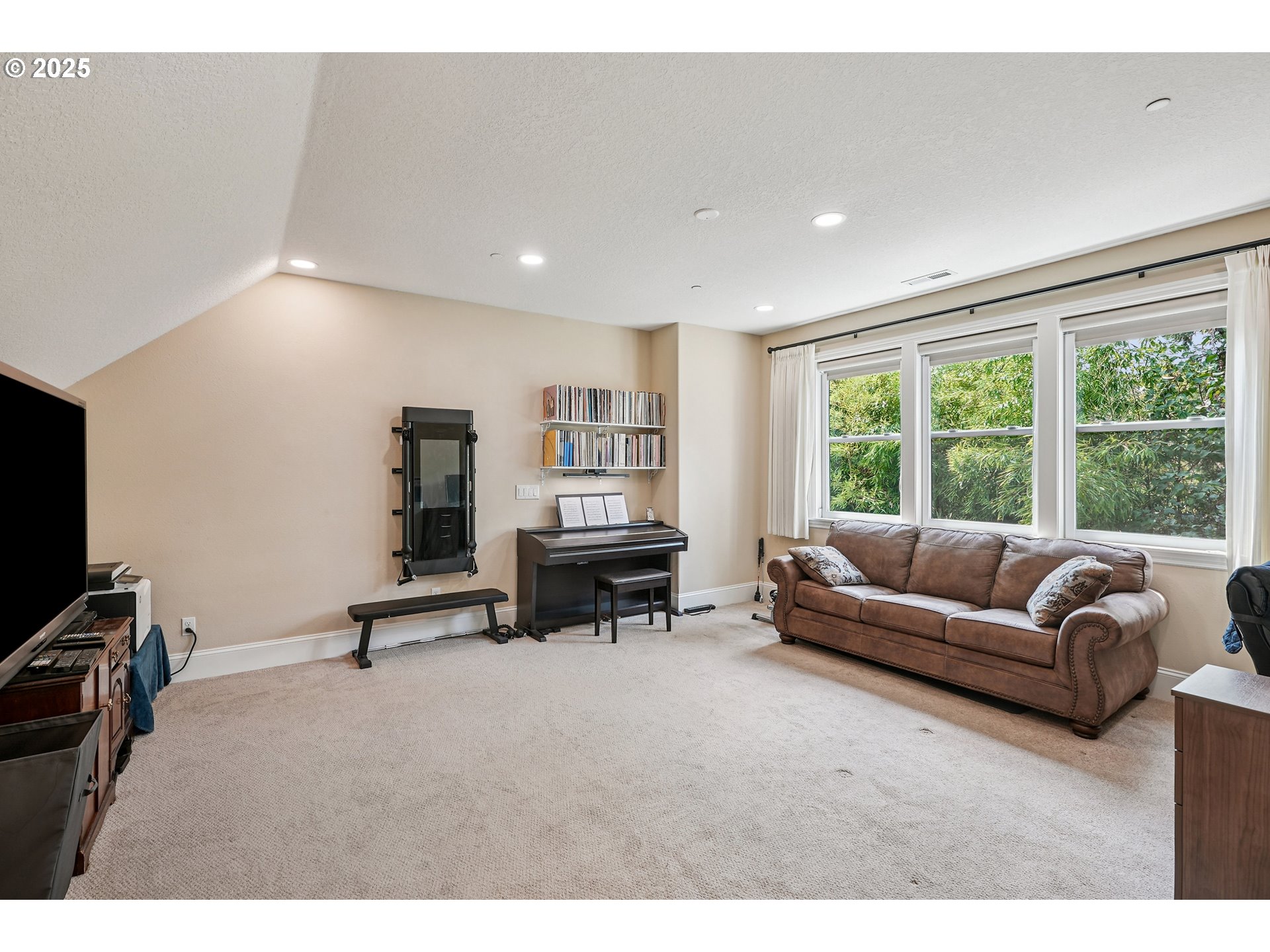1621 Southeast McBrod Avenue Milwaukie, OR 97222 - Photo 30 of 41 a living room with furniture and a flat screen tv