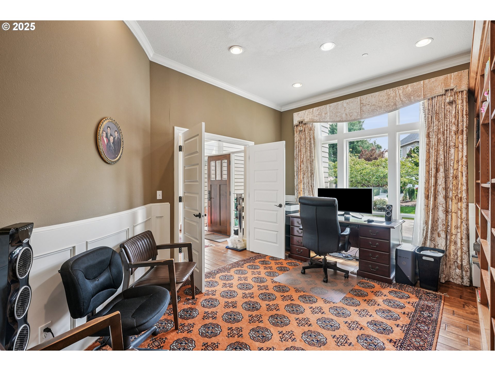 1621 Southeast McBrod Avenue Milwaukie, OR 97222 - Photo 32 of 41 a living room with furniture rug and a window