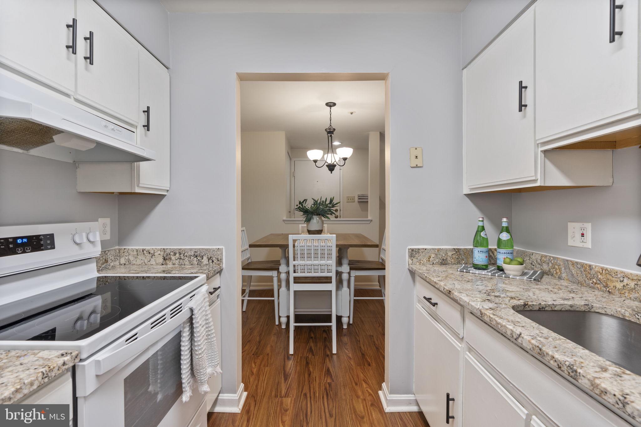 4910 Columbia Road, Unit 1 118 Columbia, MD 21044 - Photo 11 of 35 Kitchen