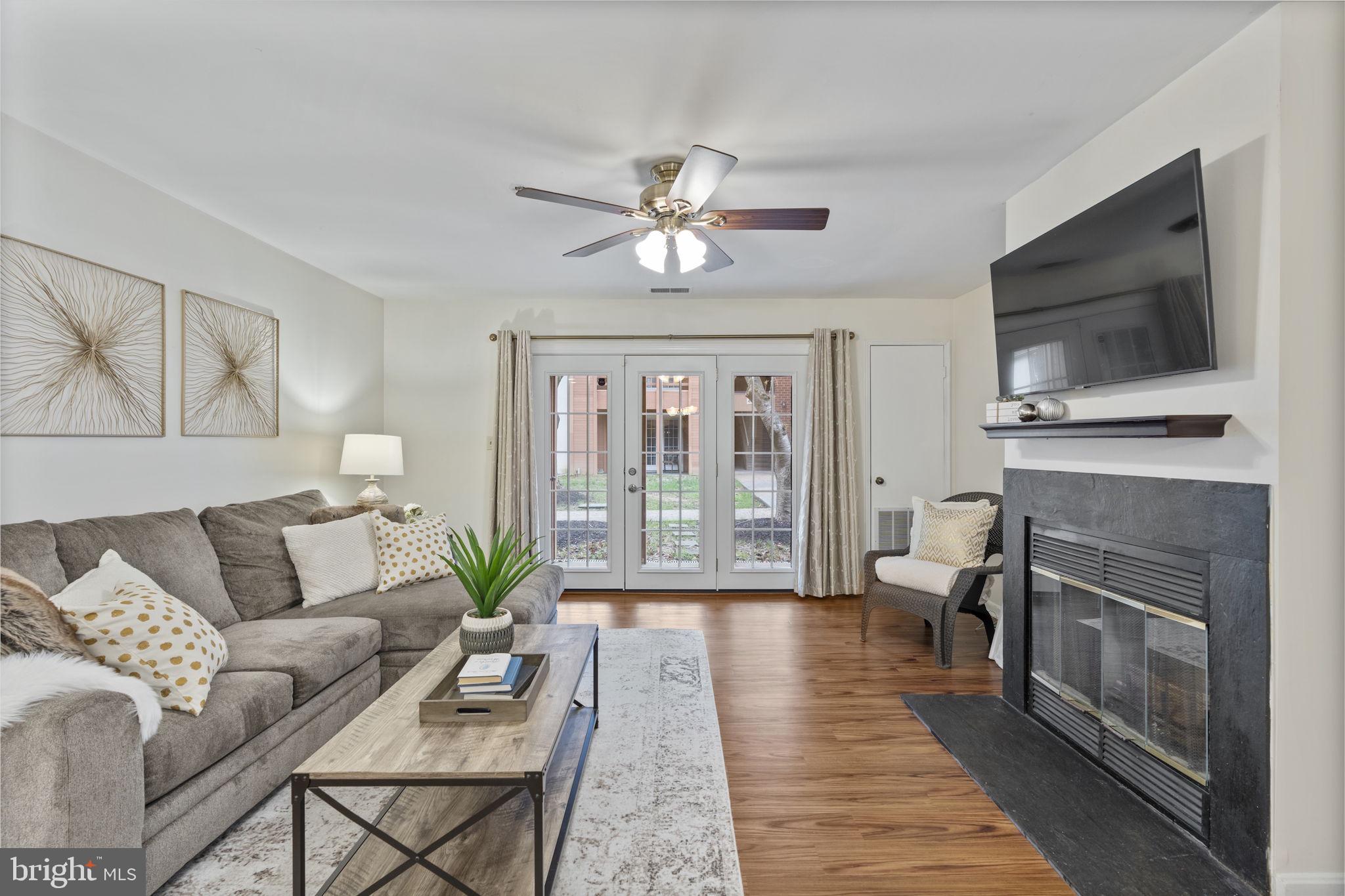 4910 Columbia Road, Unit 1 118 Columbia, MD 21044 - Photo 2 of 35 Living Room