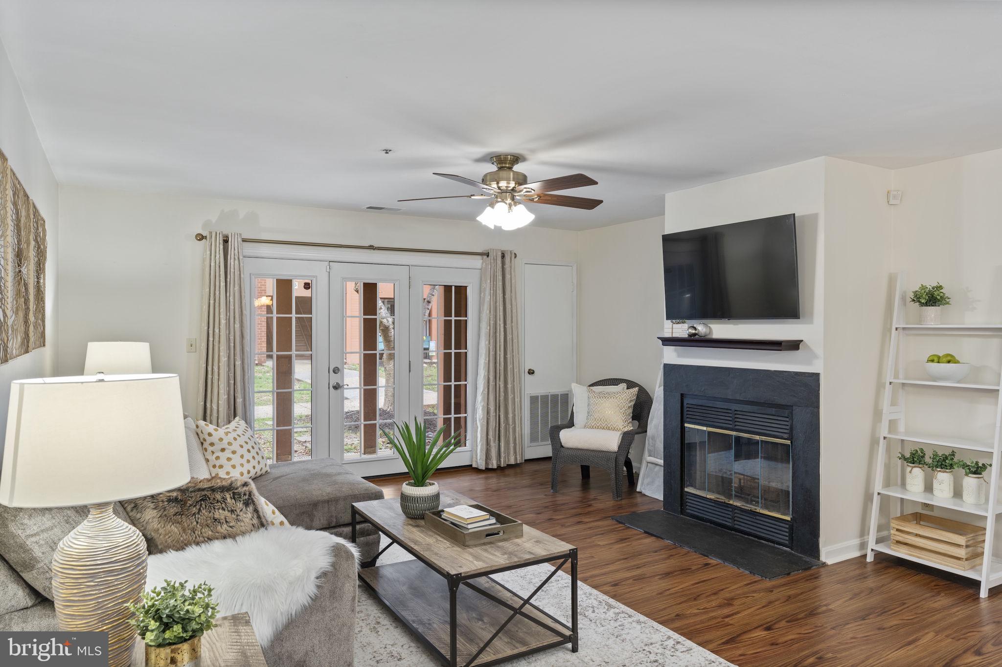 4910 Columbia Road, Unit 1 118 Columbia, MD 21044 - Photo 3 of 35 Living Room