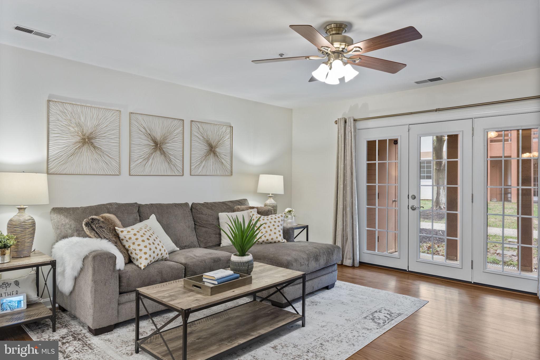 4910 Columbia Road, Unit 1 118 Columbia, MD 21044 - Photo 4 of 35 Living Room