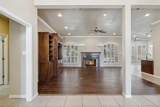 a view of an entryway and livingroom with furniture