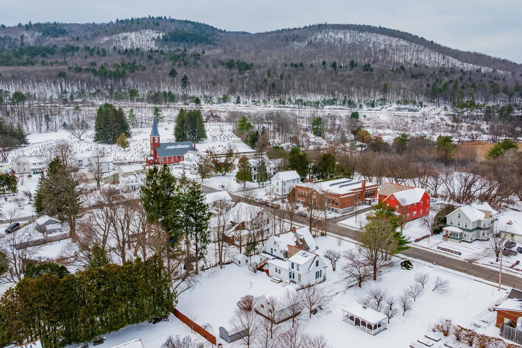 118 Barnes Street West Rutland, VT 05777 - Photo 11 of 16