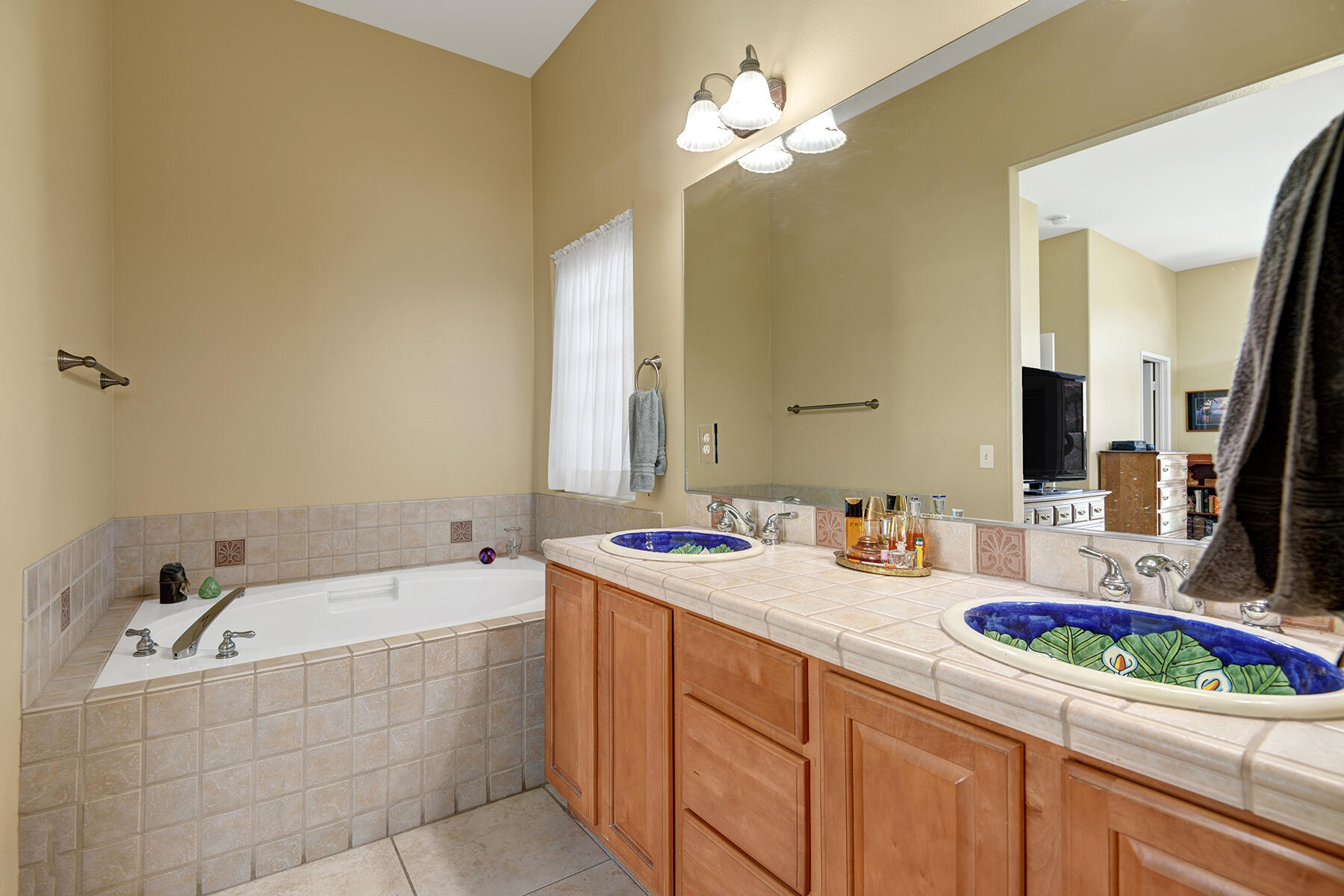 78595 Saguaro Road La Quinta, CA 92253 - Photo 19 of 30 PRIMARY. BATHROOM REVERSE.jpg mls