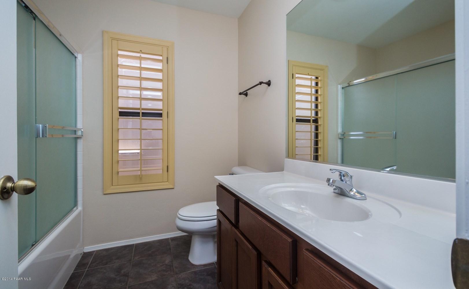 2704 College Heights Road Prescott, AZ 86301 - Photo 12 of 17 012_Guest Bathroom