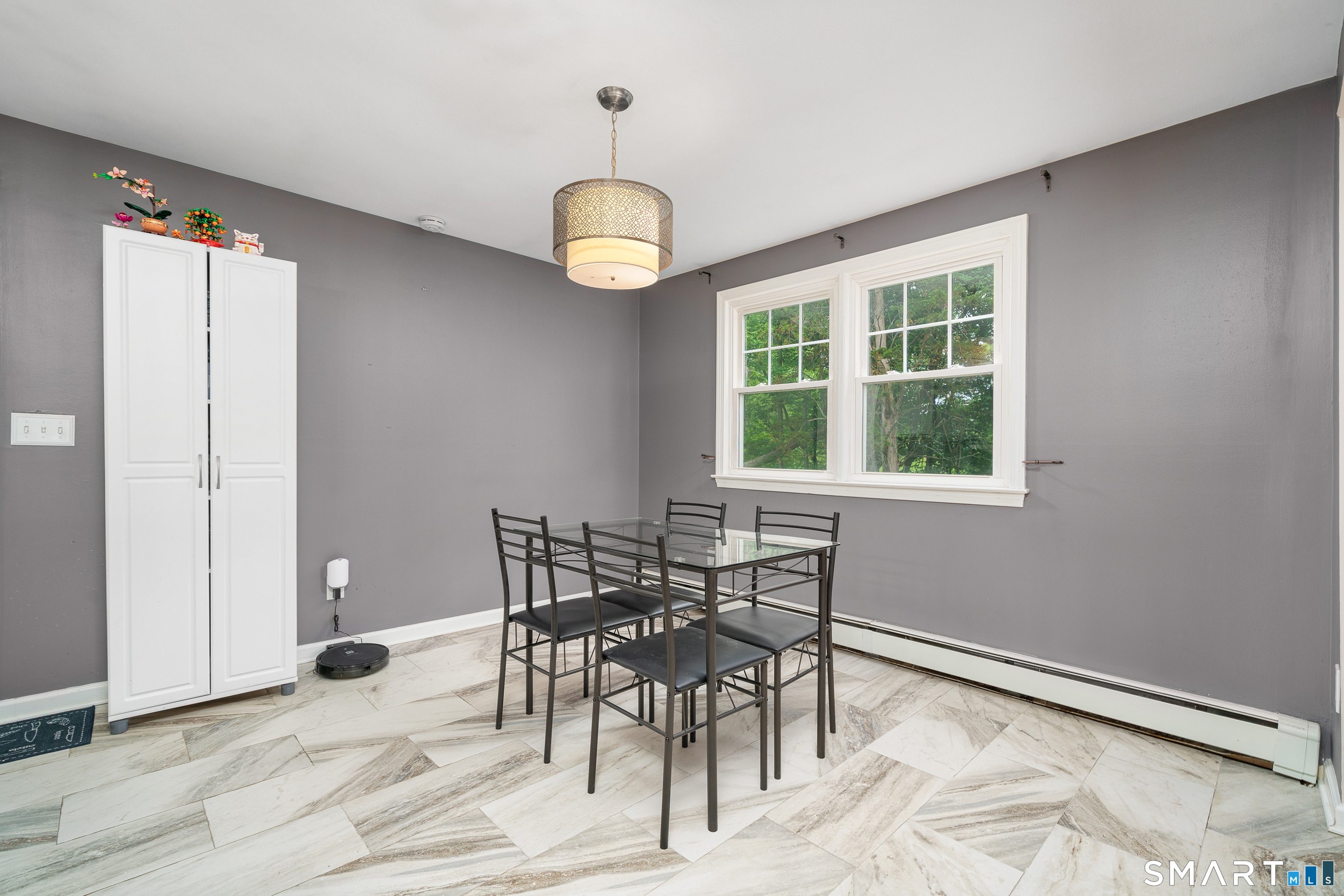 96 Lynn Drive Meriden, CT 06451 - Photo 14 of 39 Dining Room